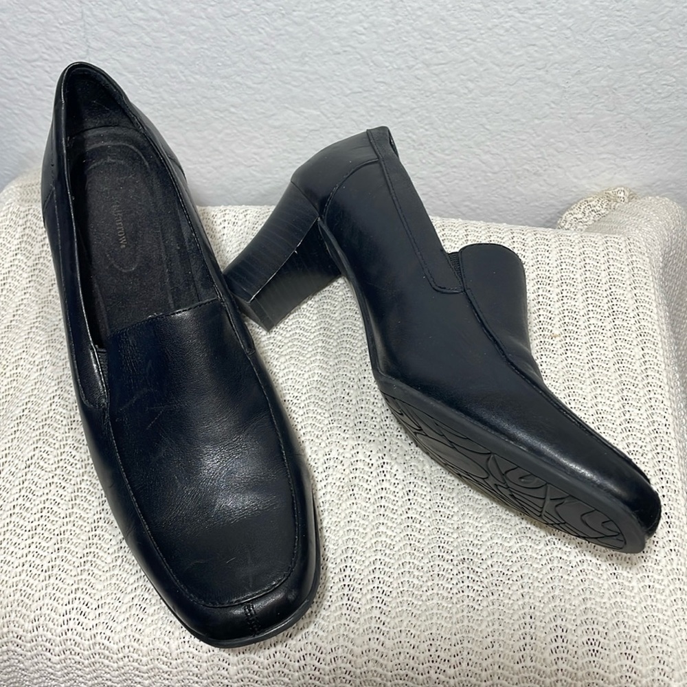 CROFT & BARROW LUCE PUMP IN BLACK.  LEATHER UPPER 9.5M